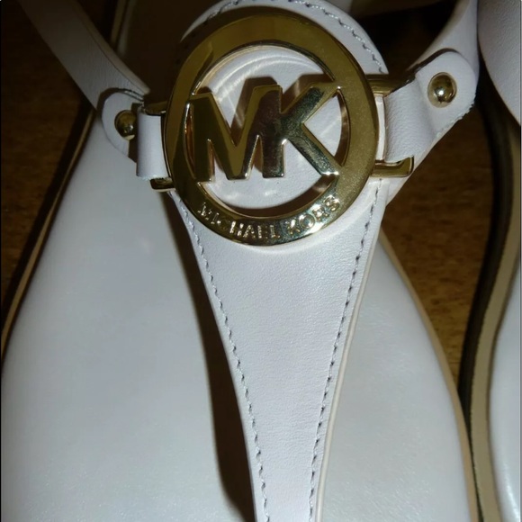 MICHAEL Michael Kors Lee Leather Flat Thong Sandal - Picture 3 of 5